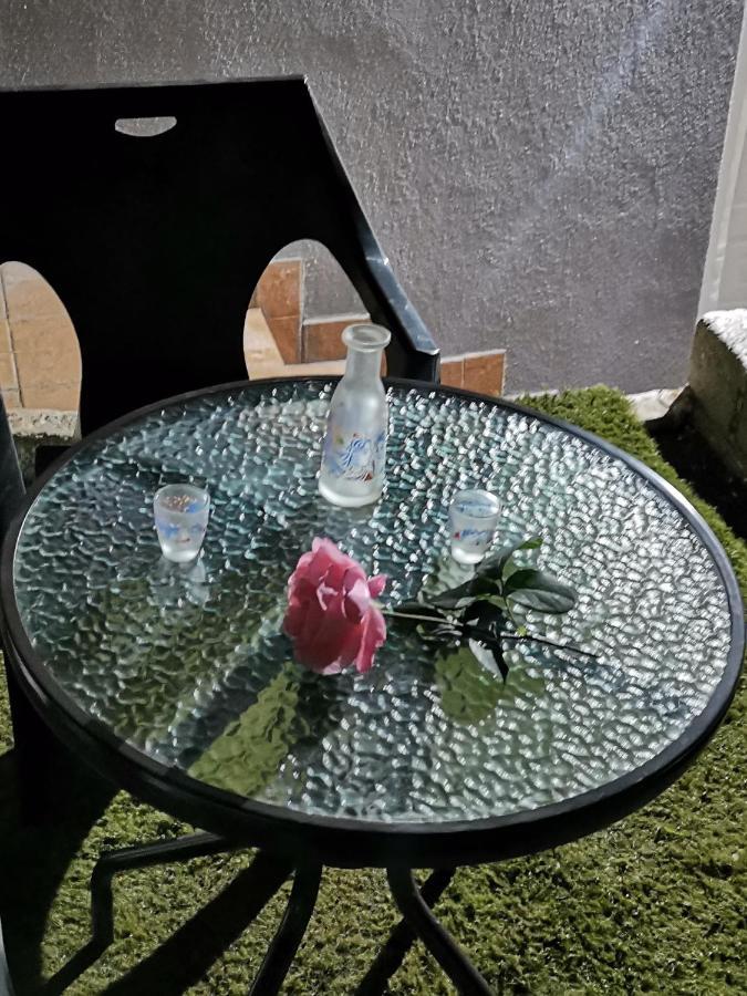 Frasta'S Rose Leilighet Plaka  Eksteriør bilde